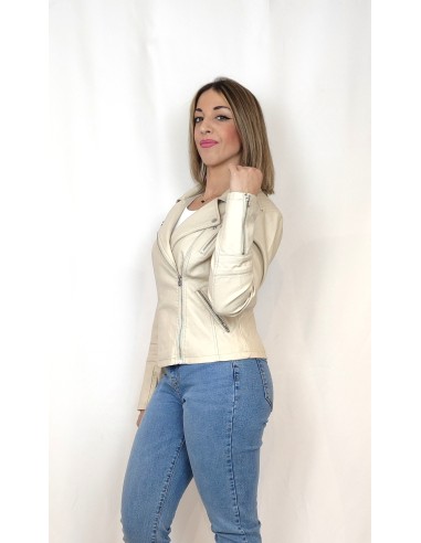 Cazadora de Polipiel Cruzada Beige | karaesmoda.es