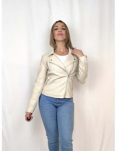 Cazadora de Polipiel Cruzada Beige | karaesmoda.es