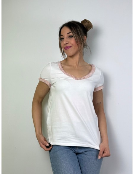 Camiseta escote flecos